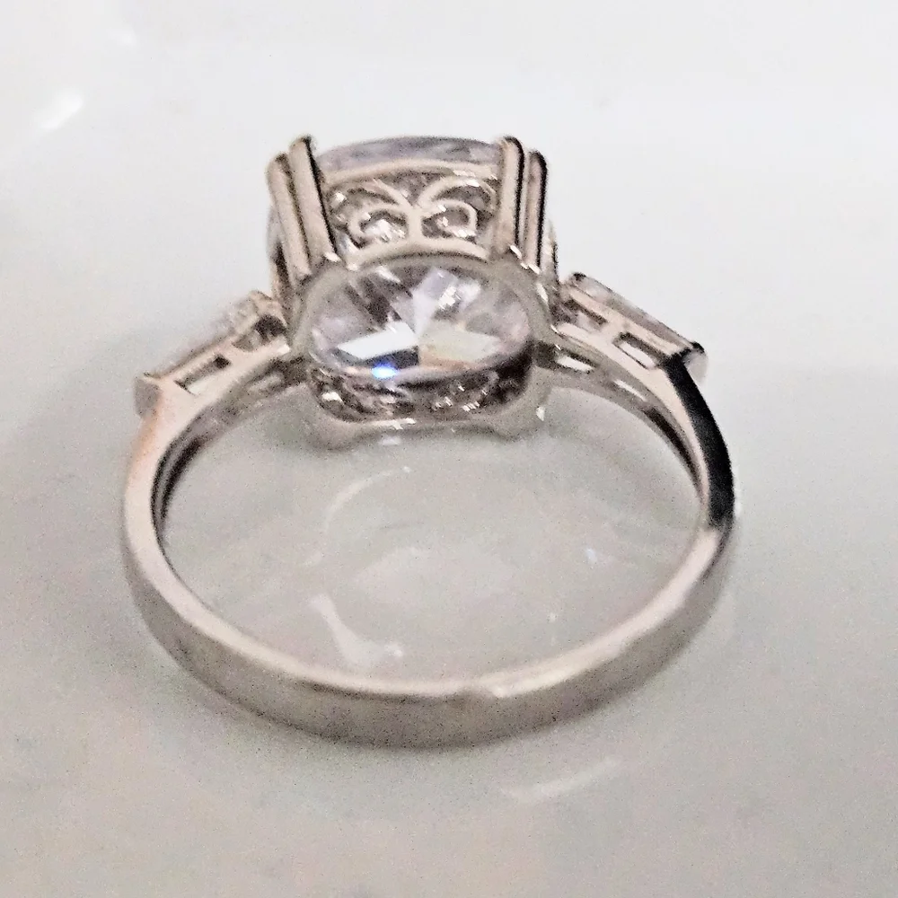 BELLA LUCE DIAMOND SIMULANT SOLITAIRE RING SIZE 8 - Picture 3 of 6